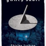 Shirley Jackson, gotik edebiyatın olmazsa olmazı tekinsiz ev temasını bambaşka bir açıdan ele alıp t...